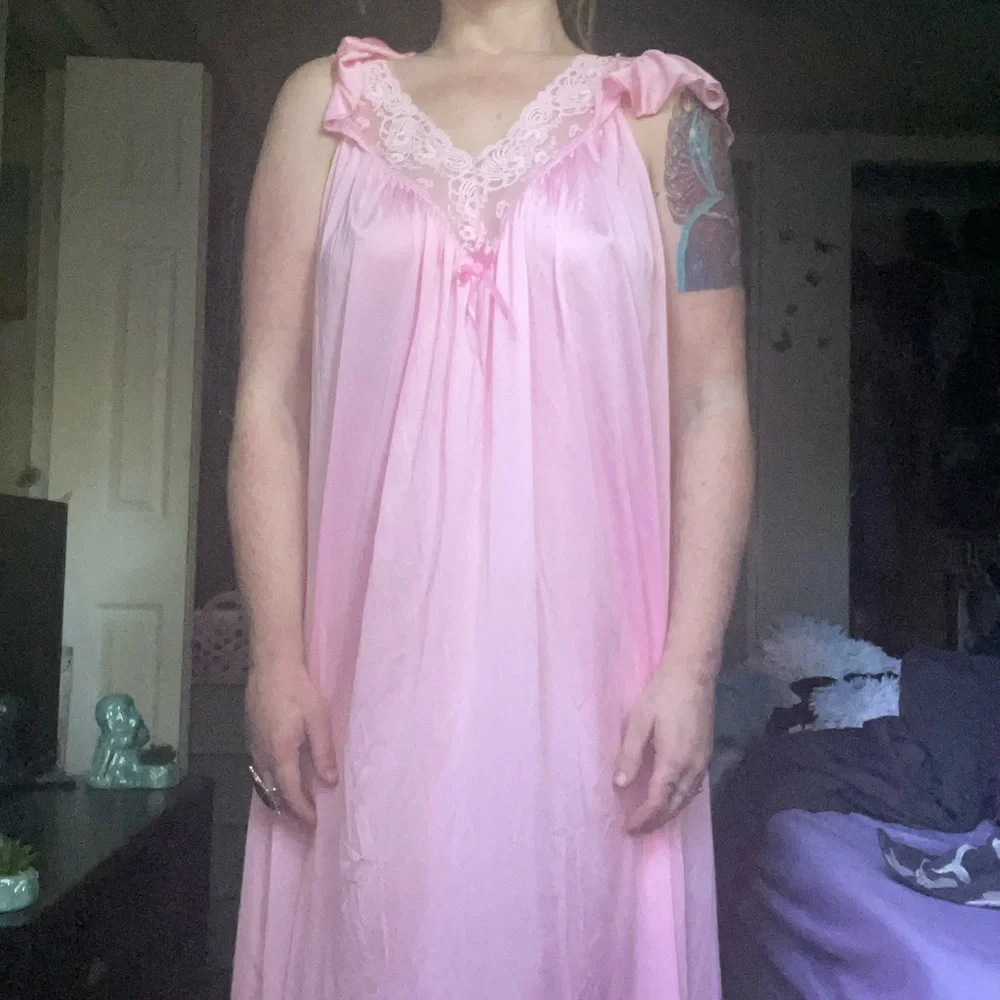 🌸VINTAGE 80’s Full Length Pink Nightgown 🌸 - Picture 3 of 12